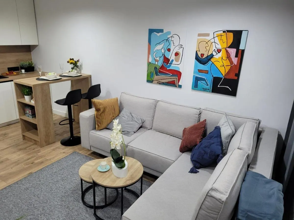 Good Apartments: Modern Stay Near Bielański Hospital and AWF Warsaw