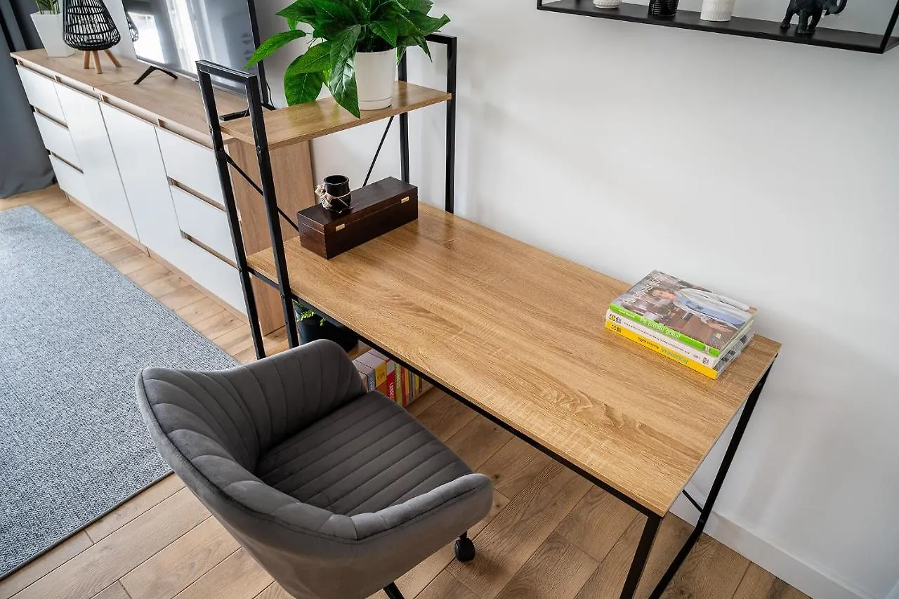 Good Apartments: Modern Stay Near Bielański Hospital and AWF Warsaw 0*,