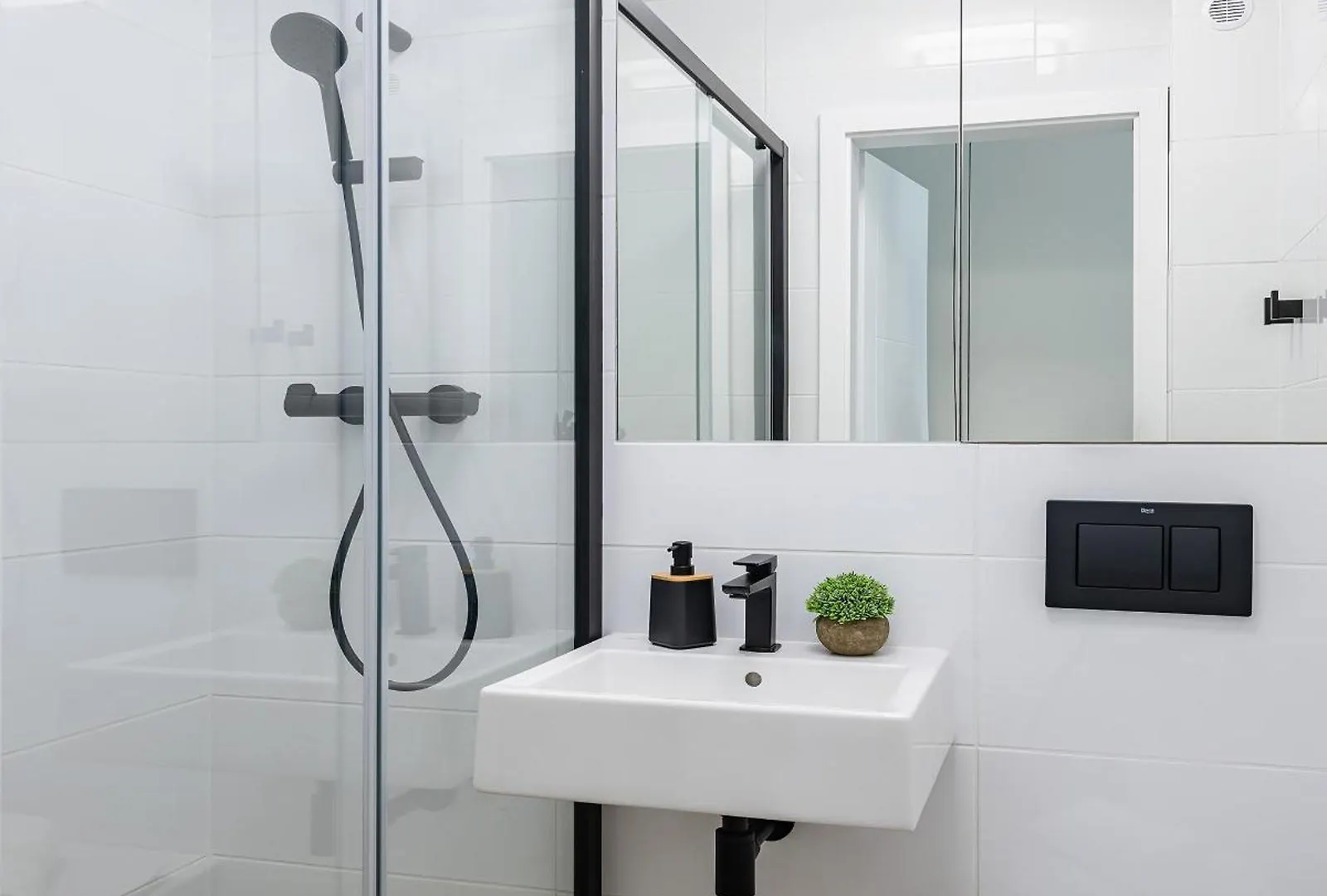 Good Apartments: Modern Stay Near Bielański Hospital and AWF Warsaw Apartment