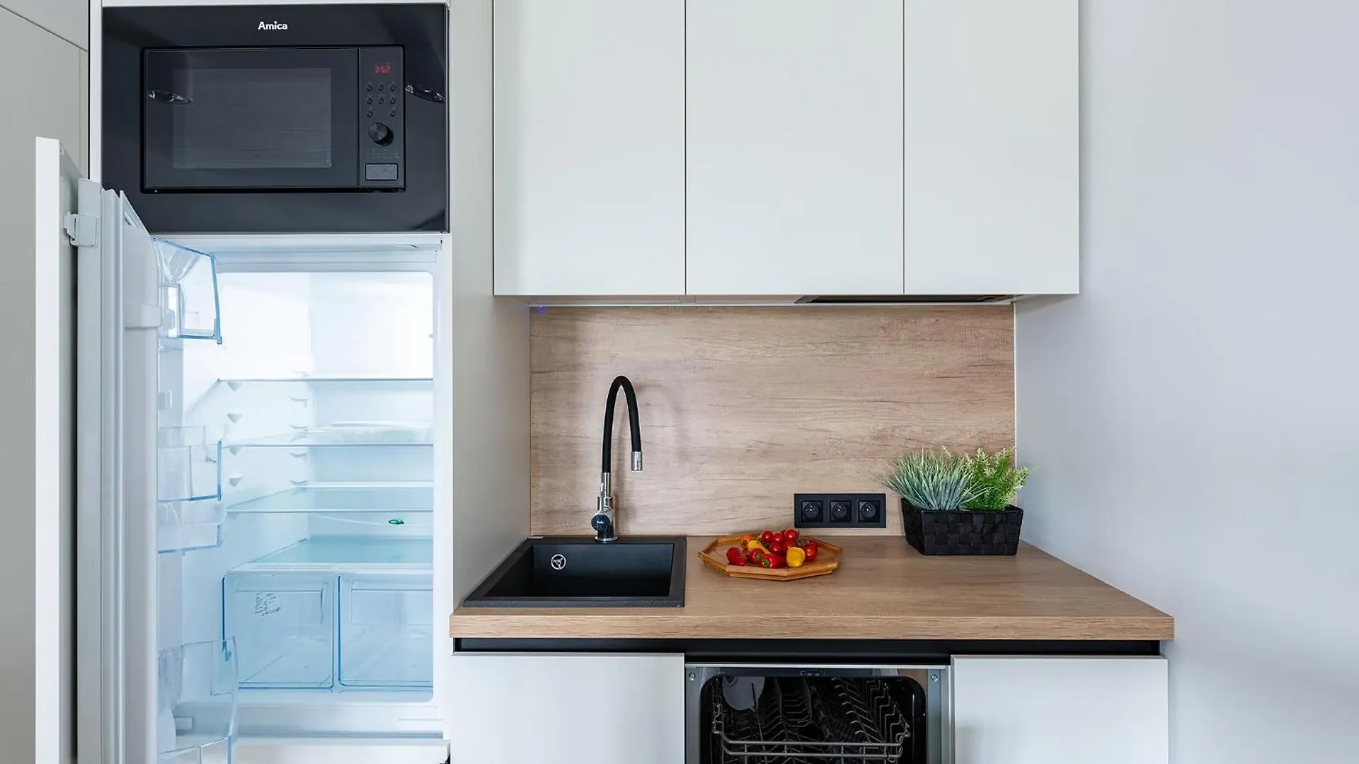 Good Apartments: Modern Stay Near Bielański Hospital and AWF Warsaw Apartment